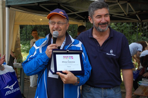Il Presidente Pino Coccia riceve il premio per la nostra Societ