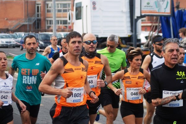 Una fase della partenza della mezza maratona con i nostri big orange Alberto Botta, Cristiano Giovannangeli e Annalaura Bravetti