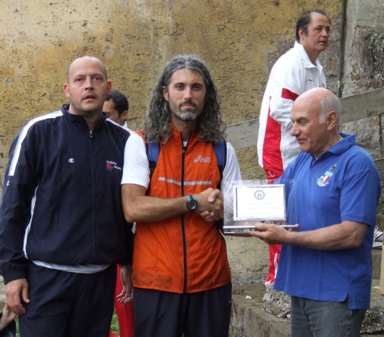 Alessandro Mollica e Paolo Giambartolomei ricevono il meritatissimo premio.