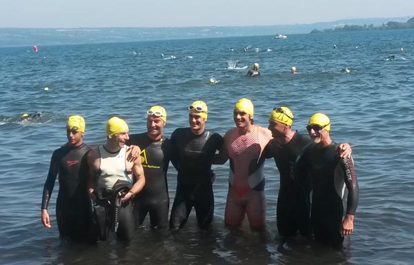 Foto di gruppo prima della frazione nuoto (foto di Tommaso Iorio)