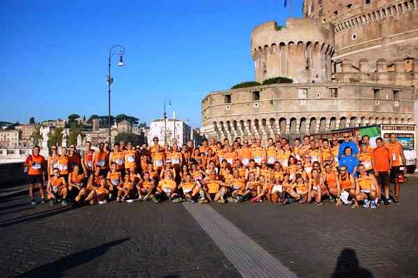 Gruppo Orange Podistica Solidariet nell'edizione 2018 della 'Rome Half Marathon Via Pacis'. (foto di Maurizio Ragozzino)