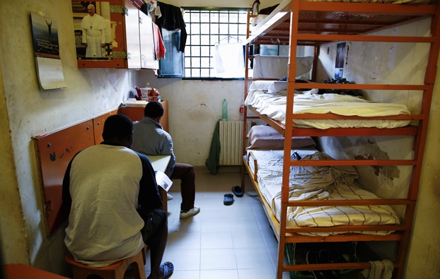 Il Vo.Re.Co. svolge attivit di sostegno morale e materiale ai detenuti e alle loro famiglie.