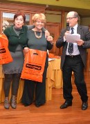 Il Presidente Pino Coccia premia Daniela Paciotti e Giuseppina Madonna