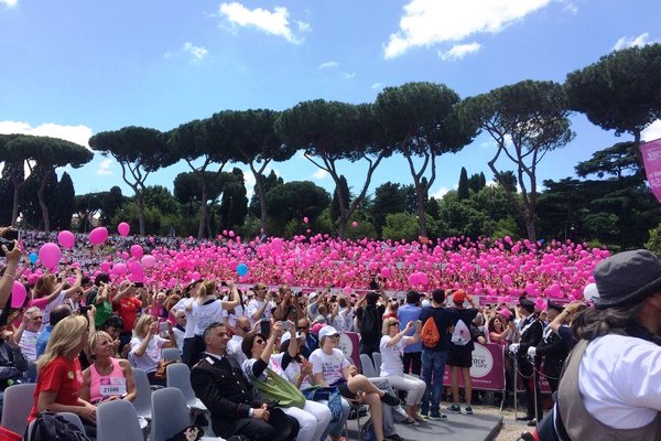 Uno dei momenti pi emozionanti della Race For The Cure: il rilascio di centinaia di palloncini rosa