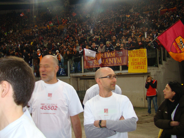 Una Gardenia per l'AISM nello Stadio Olimpico (06/03/2010) aism_stadio_04560