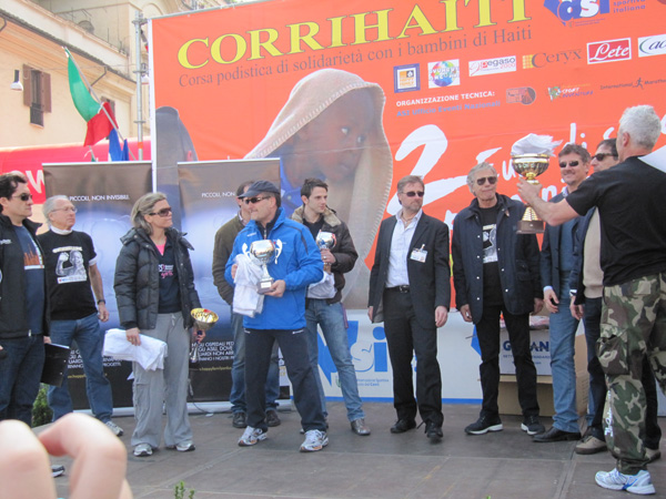 Maratonina CorriHaiti (14/03/2010) haiti_salvatori_0641