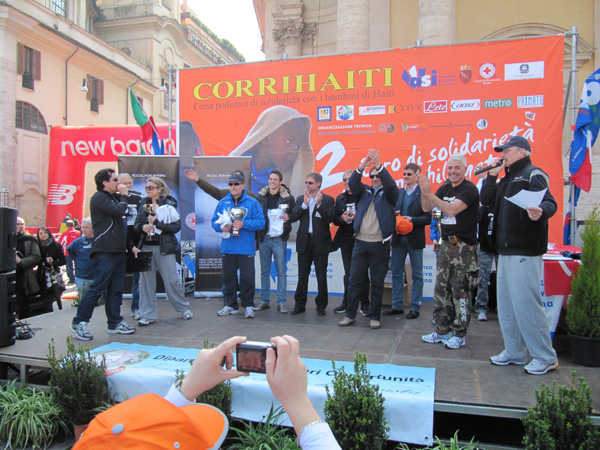Maratonina CorriHaiti (14/03/2010) haiti_salvatori_0644