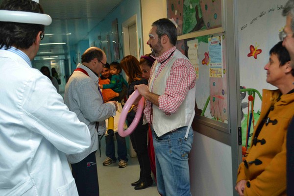 Un pò di gioia e allegria per i bambini ammalati di Fondi (12/02/2013) 00066
