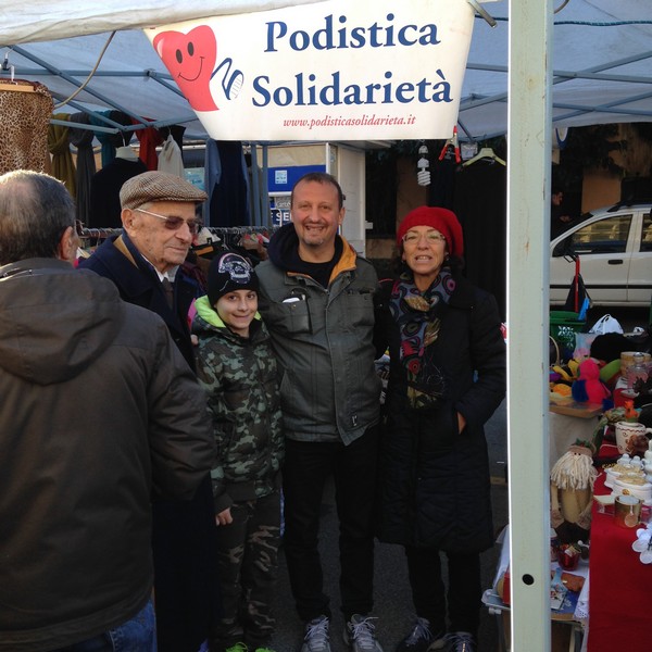 Mercatino della Solidarietà (21/12/2014) 00010