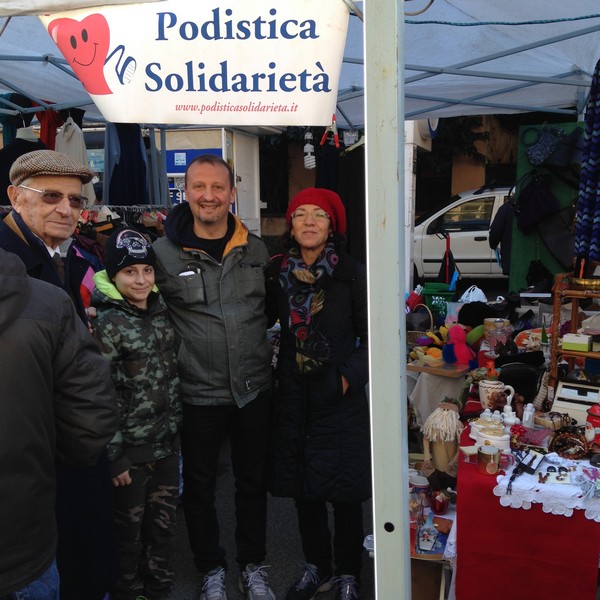 Mercatino della Solidarietà (21/12/2014) 00011