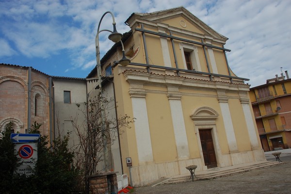 Libri ed altro per la Scuola Edmondo de Amicis di Pieve Torina (09/01/2018) 00016