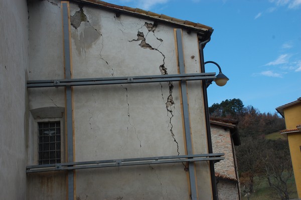 Libri ed altro per la Scuola Edmondo de Amicis di Pieve Torina (09/01/2018) 00020
