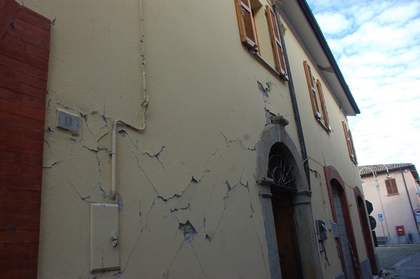 Libri ed altro per la Scuola Edmondo de Amicis di Pieve Torina (09/01/2018) 00037