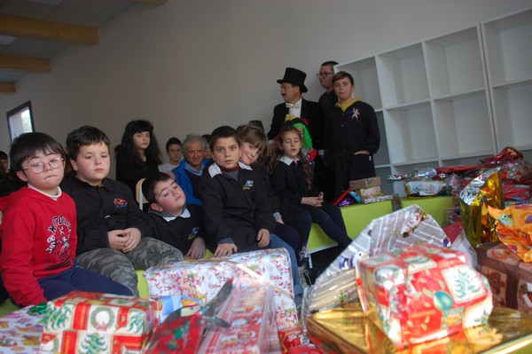 Libri ed altro per la Scuola Edmondo de Amicis di Pieve Torina (09/01/2018) 00071