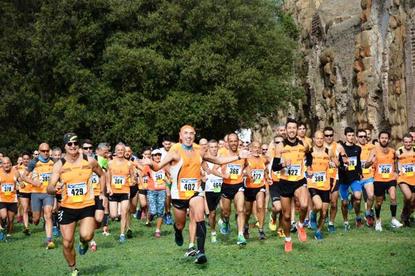 Gli orange alla partenza del Trofeo Podistica Solidariet