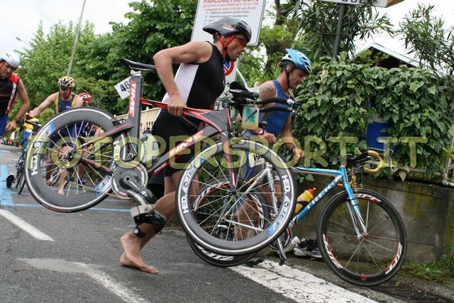 Fabrizio Terrinoni al Triathlon di Viverone (da www.fotopersport.it)