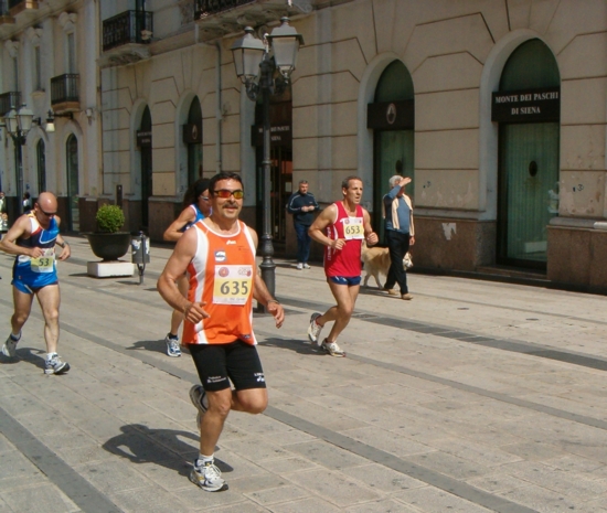 Francesco Valerio per le strade di Taranto.