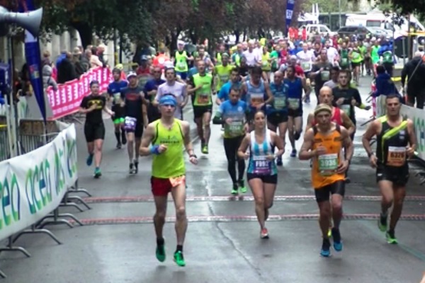 Francesco concentrato lungo il percorso della Maratona