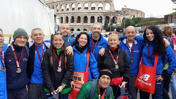 stanchi e felici dopo una bellissima maratona