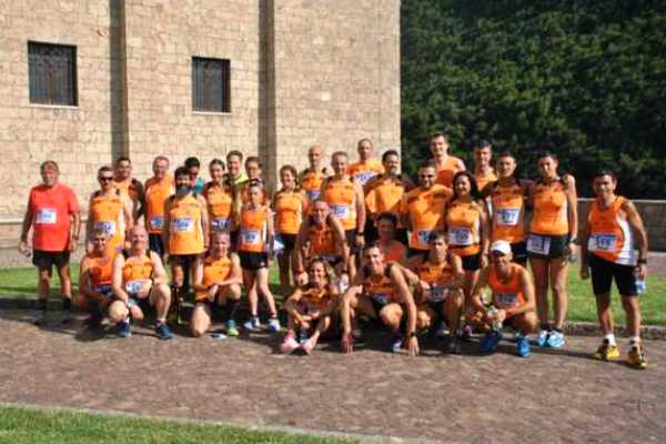 Gli orange prima della partenza nel giardino del Monastero di Santa Scolastica