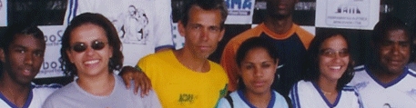 Al centro della foto Antonio De Carvalho.