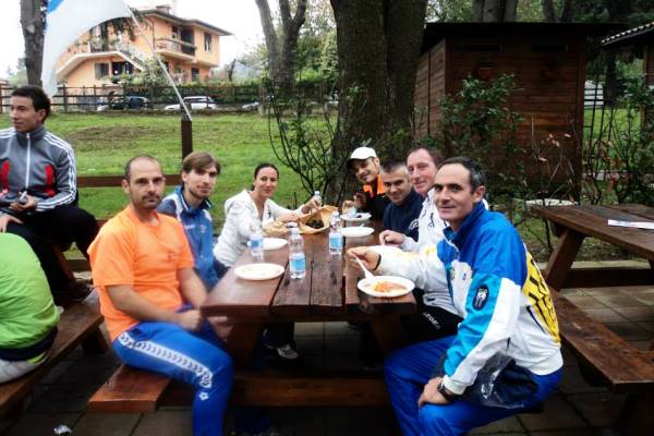 Un gruppo orange impegnato nell'ambitissimo appuntamento con il Polenta Party!!!