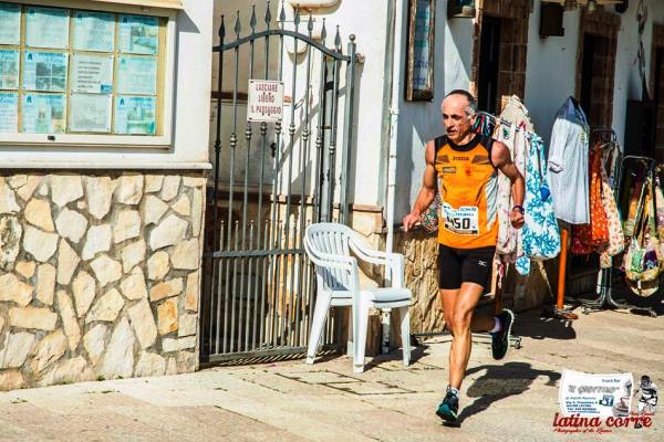 Paolo impegnato sul difficile percorso della Corri Sperlonga