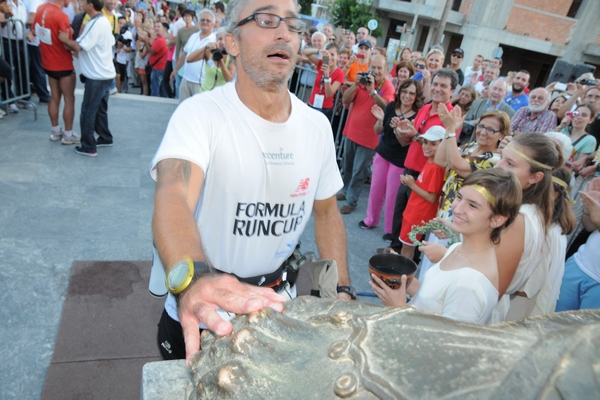 Il momento tanto sognato, Giuseppe tocca il piede di Leonida!!!