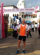 Roberto con la sua canotta alla Race Tanzania