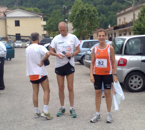 Raffaele Panebianco di spalle, Lord Caporro e Lady Donatella Almonti (foto di Francesco Valerio)