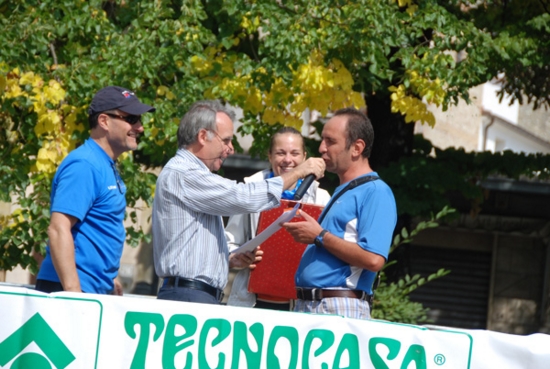 La consegna del premio quale miglior consulente umoristico ad Attilio!! (foto di Patrizia De Castro)