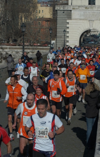 Enrico Bernabei, Francesco Luciani, Nicola Claps, Enrico Galanti e Lisa Magnago a Ponte Milvio.