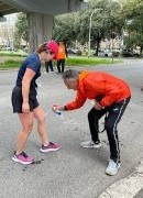 Il buon Maurizio Ragozzino assiste un'atleta