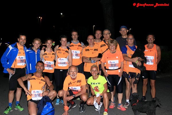 Un grauppo di orange impegnato nell'Alba Race