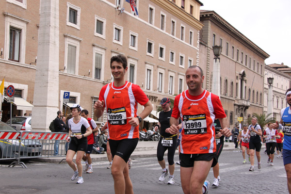 Due nuovi orange: Maurizio Ricci e Angelo Scanzani in via della Conciliazione (foto di Robert Bahcic)