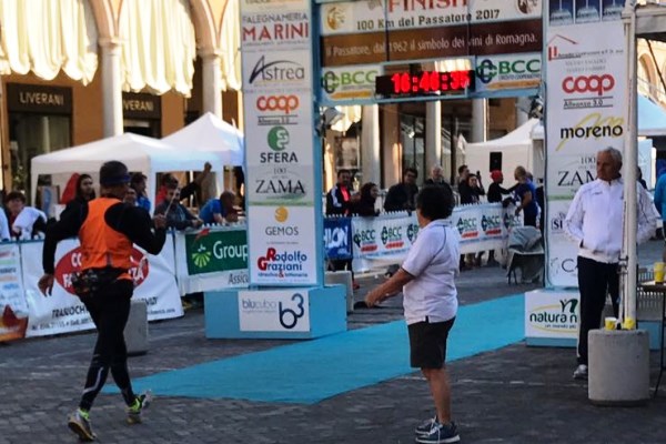 Marco si appresta a tagliare il traguardo