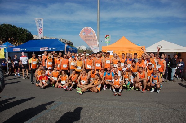 Lo squadrone orange in posa prima in occasione della scorsa edizione della gara