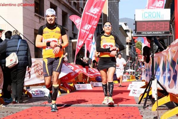 L'arrivo degli orange Tony Marino e Patrizia De Angelis alla Maratona di San Valentino