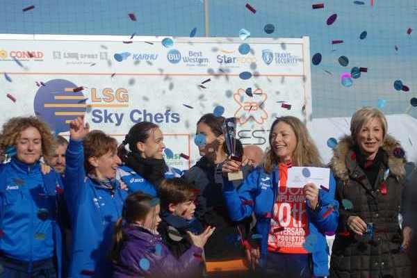 Le nostre ladies festeggiano sul palco della Best Woman la loro vittoria nella classifica dedicata