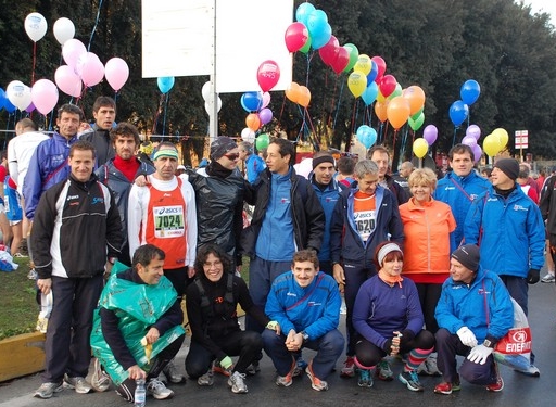 Sul Lungarno, alle 8 del mattino, temperatura gelida tutti in attesa della partenza