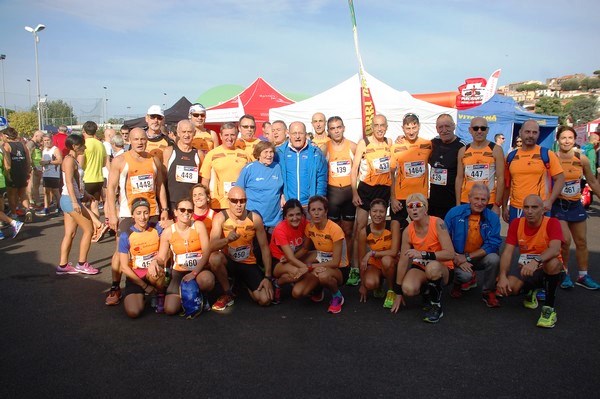 Gli orange posano per la tradizionale foto di gruppo nella Piana di Colonna