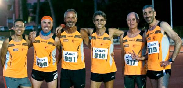 Un gruppo di orange alle prese con le varie discipline di atletica della passata edizione